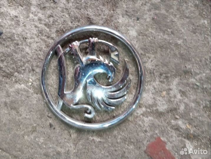 Эмблема на дверь Opel Antara