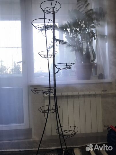 Подставка для цветов напольная металлическая