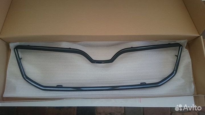 Окантовка решётки радиатора Black magic 5E0 853