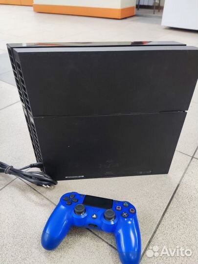 Игровая приставка PlayStation 4 FAT 500GB (центр)