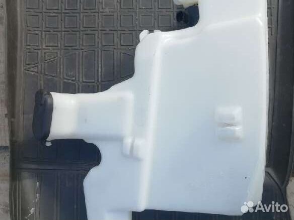 Бачок стеклоомывателя с моторчиком Renault Kaptur