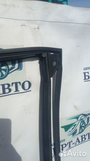 Уплотнитель двери задний правый Infiniti FX37 II (2008—2012)