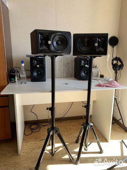 Стойки для студийных мониторов