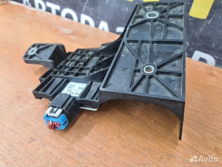 Датчик слепых зон правый Kia Cerato 4 G4NA