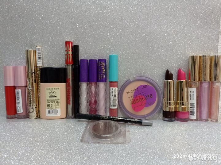 Набор косметики Vivienne Sabo, 19 позиций