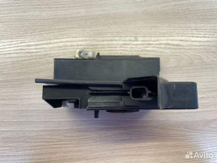 Замок двери задний правый Renault Logan