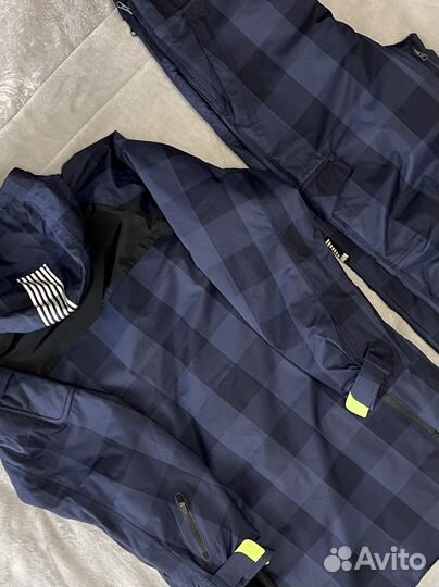 Лыжный костюм EA7 размер L Оригинал