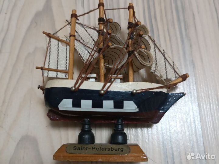 Сувенирная модель корабля 8х8