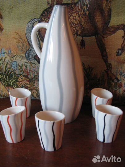 Фарфоровый графин с рюмочками (СССР)