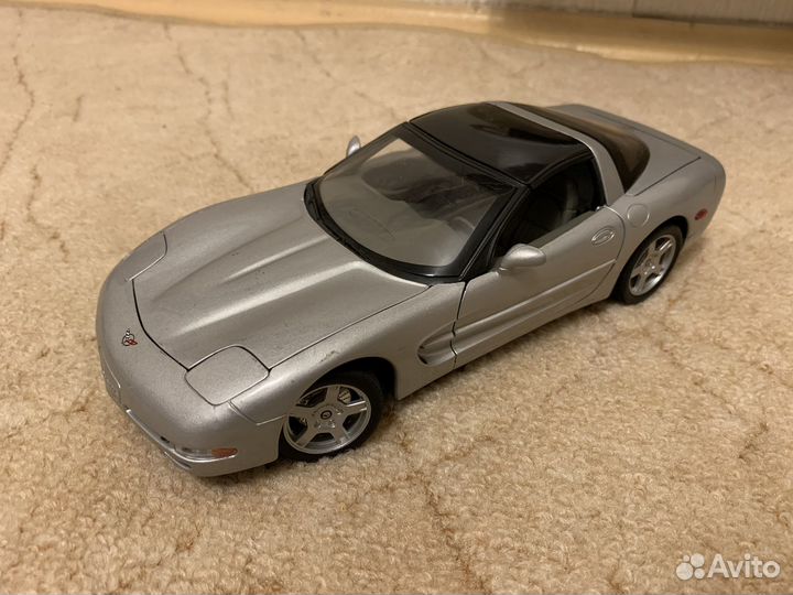 Chevrolet Corvett 1999 1/18
