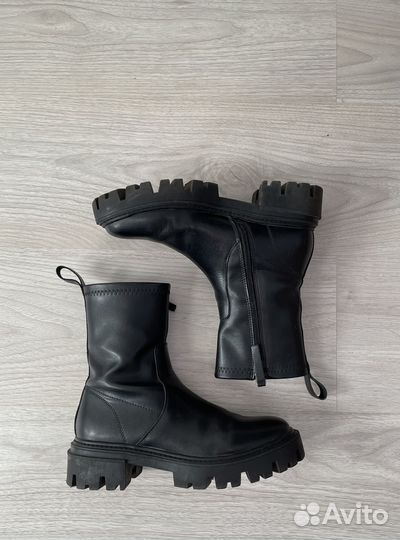 Ботинки кожаные Reserved