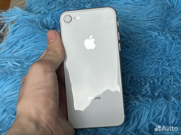 iPhone 8, 64 ГБ