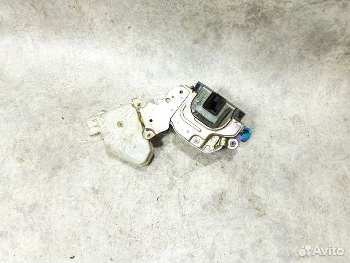 Замок передней левой двери Ниссан Альмера Классик