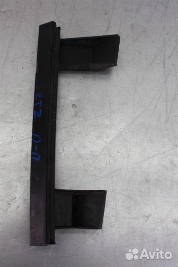 Направляющая стекла двери передней правой Hyundai