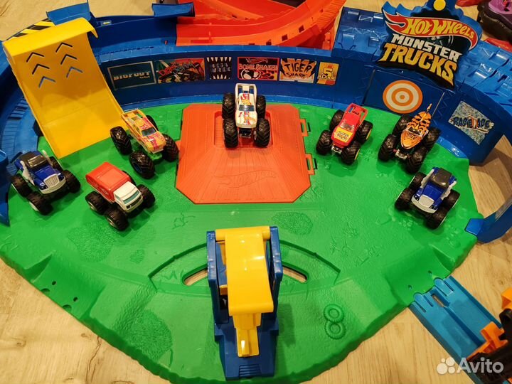 Hot wheels Монстр-трак Вулкан