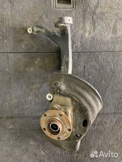 Кулак передний правый Audi A8 D3