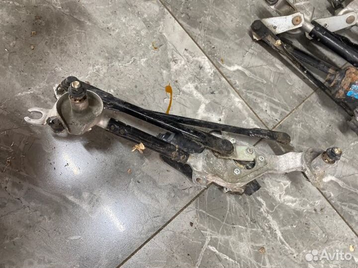 Трапеция стеклоочистителя с электромотором Kia Rio