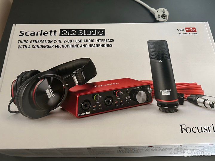 Комплект Focusrite Scarlett 2i2 Studio 3rd Gen