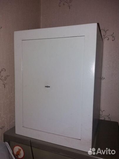 Сейф металлический