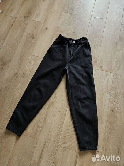 Джинсы stradivarius mom slim