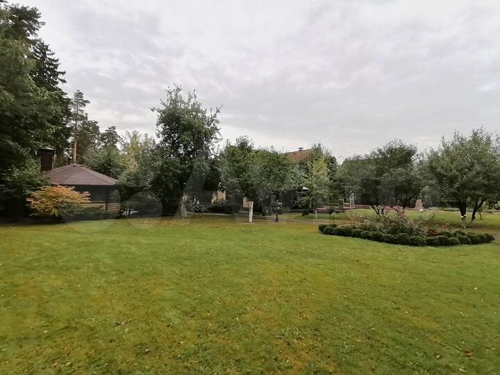 Коттедж 200 м² на участке 15 сот.