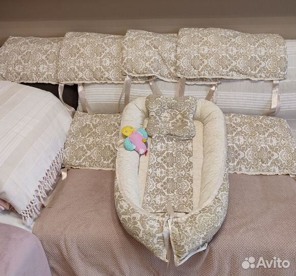 Комплект в детскую кроватку с гнездом