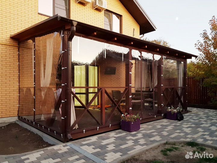 Гибкое стекло для террас и беседок