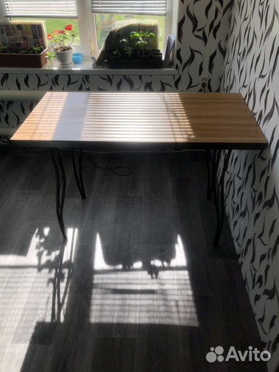 Обеденый стол