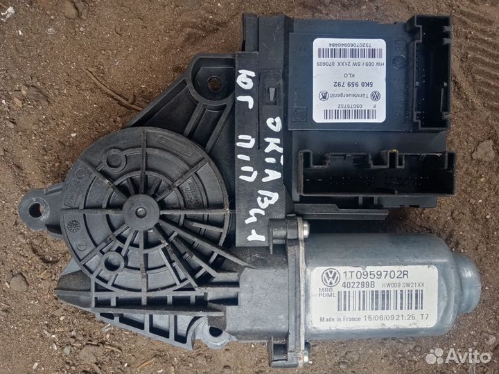 Моторчик стеклоподъемника на Шкода Октавия 10г