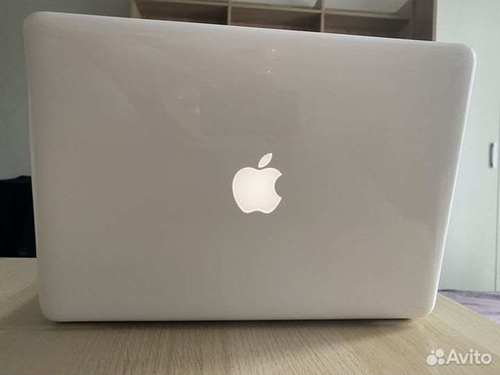 Apple MacBook