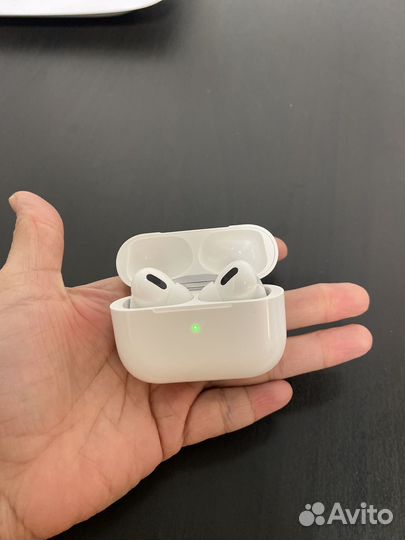 Беспроводные наушники airpods