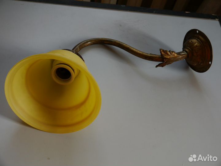 Бра антикварное. Плафоны желтые 2шт для бра или лю