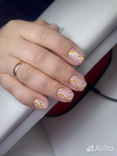 Модель на маникюр