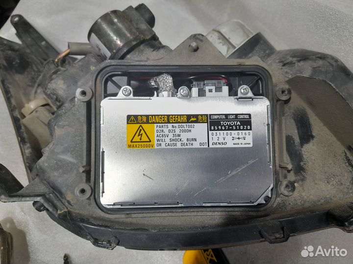 Фара левая Toyota Wish