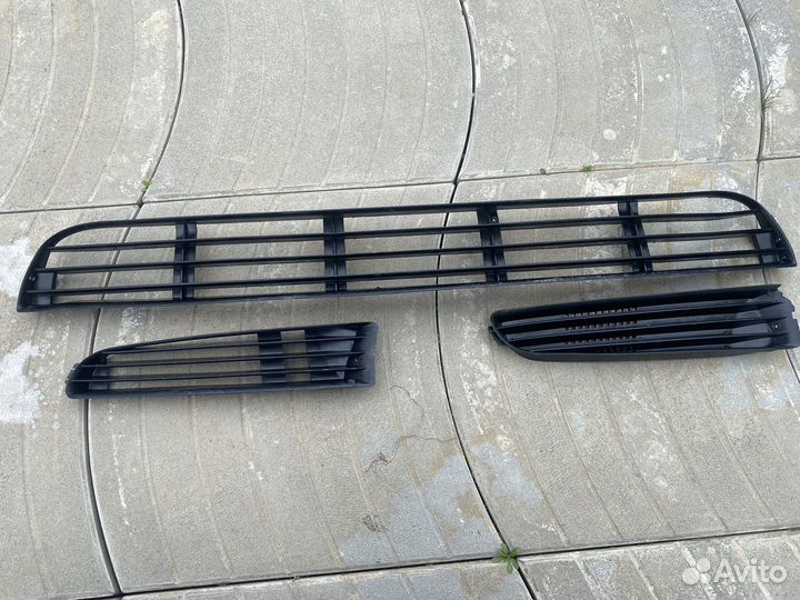 Решётка переднего бампера Ауди А8 Д2