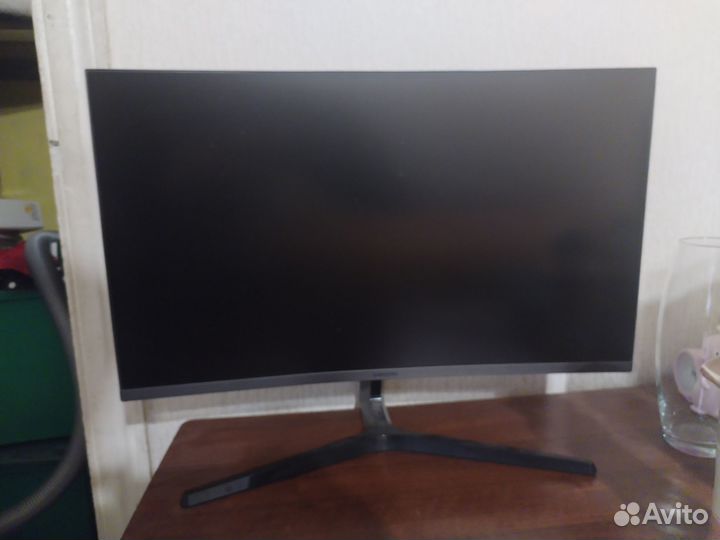 Монитор Samsung 27 2560x1440 144 герц, изогнутый