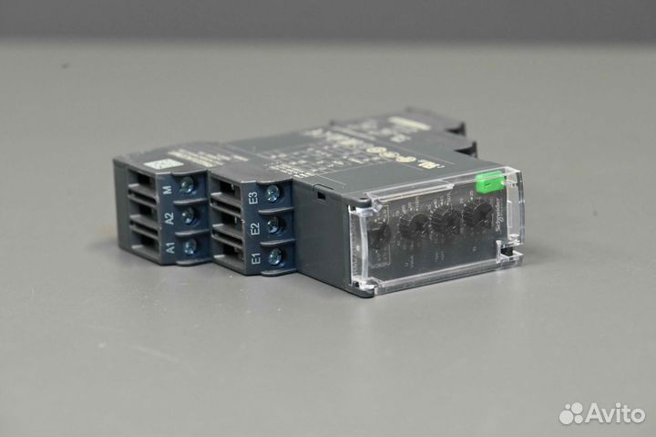 Schneider Electric RM22UA33MR Б/У, 1 шт