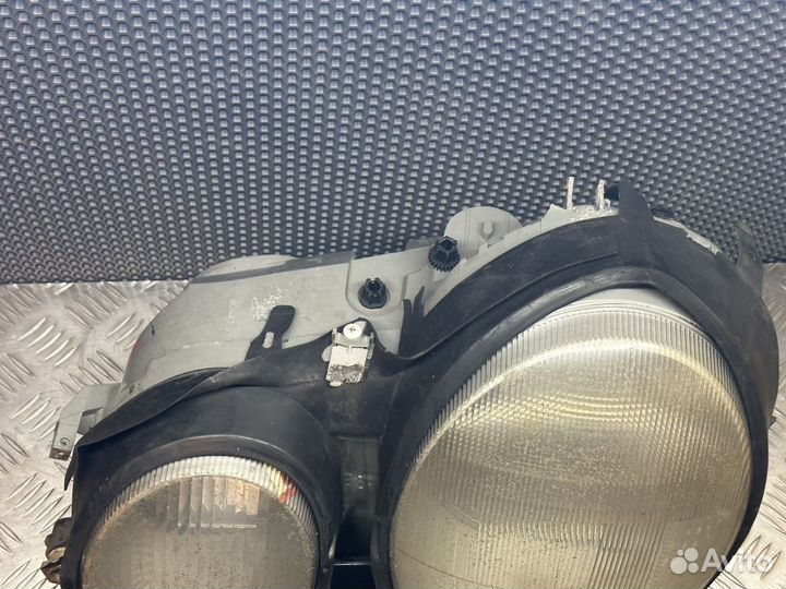 Фара левая Mercedes-Benz W210