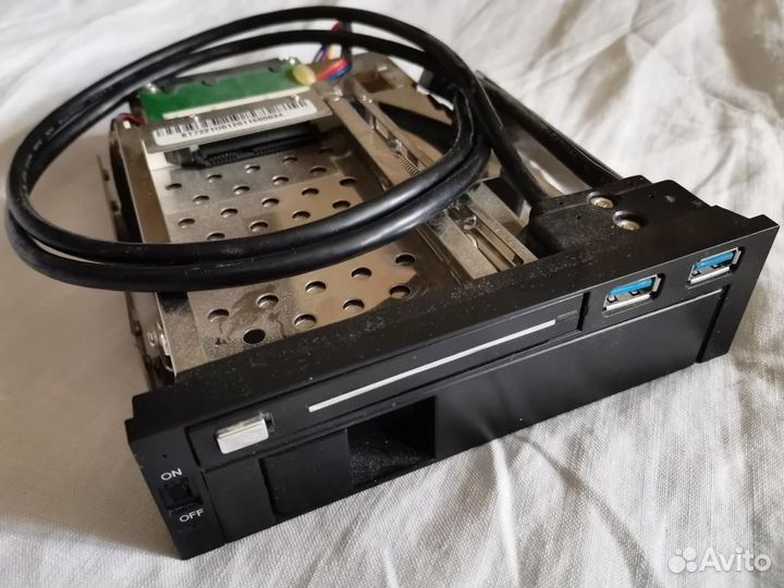 Док станция для жестких дисков SATA в гнездо 5.25