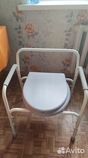 Санитарное кресло туалет