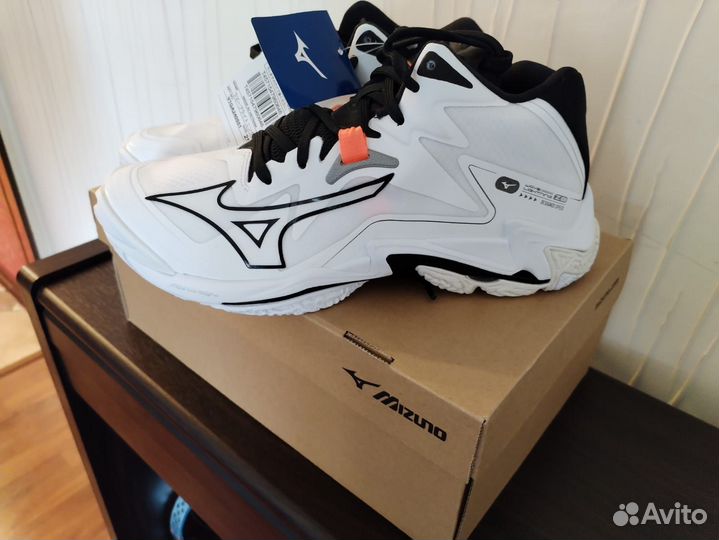 Волейбольные кроссовки Mizuno wave lightning z8