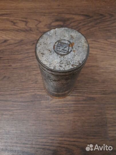 Банка из жести цилиндрической формы