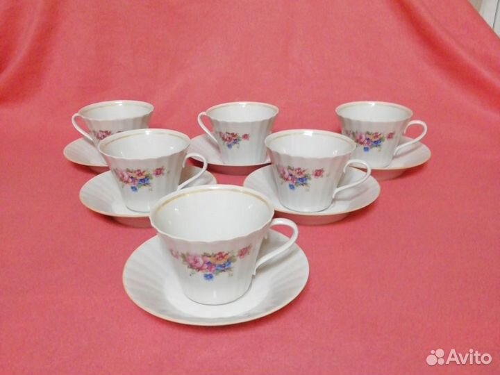 Чайный сервиз с цветочками