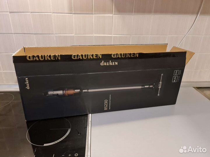 Вертикальный пылесос Dauken новый