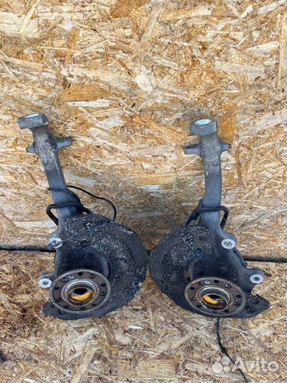 Кулак поворотный передний Mercedes Glс W253