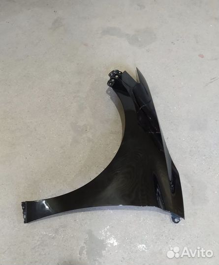 Крыло левое на Toyota Camry V70 (чёрное) оригинал
