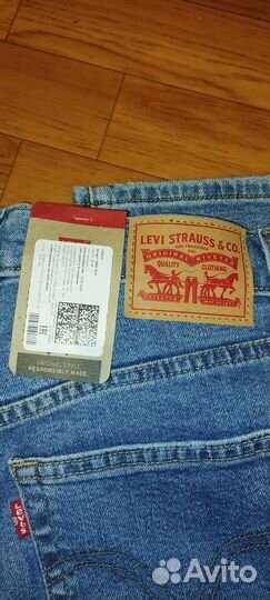 Джинсы Levi's High Waisted Mom Jean