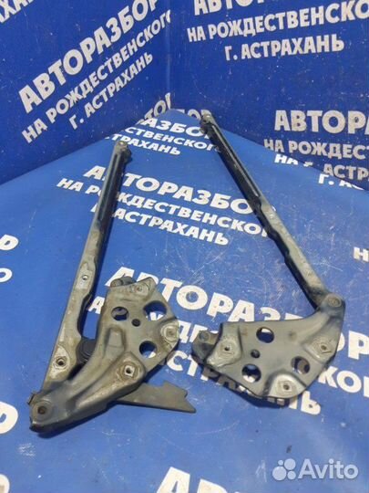 Петля капота Mercedes-Benz W210 седан 1999