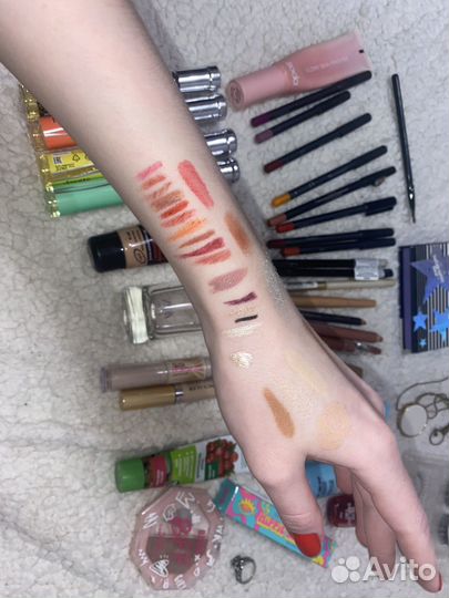 Набор косметики и духов пакетом бронь