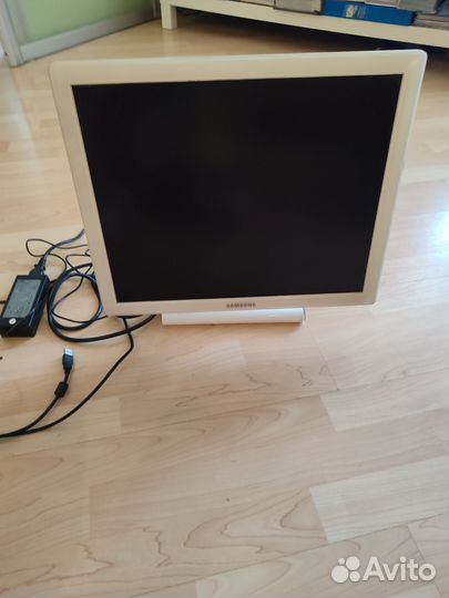 Монитор Samsung 27